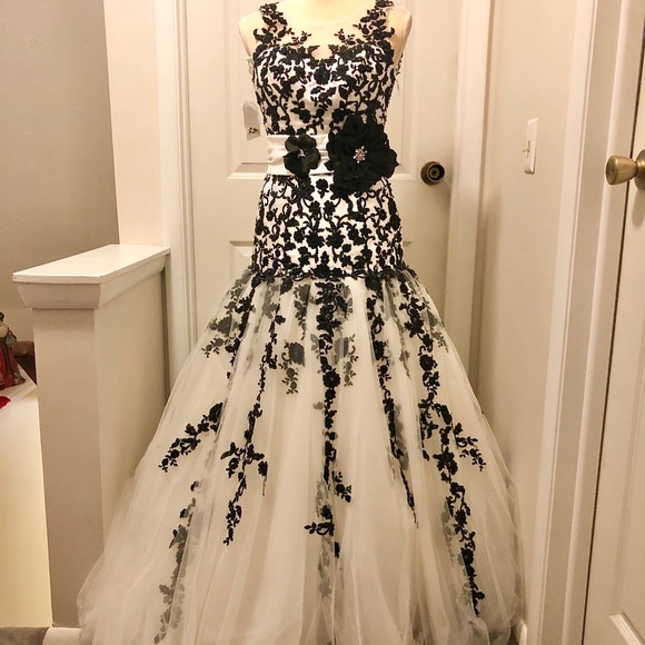 Alfred Angelo Floral Wedding Gown NWT Sz 0 - Picture 2 of 8